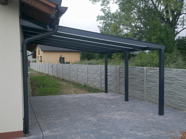 5 důvodů, proč je hliníkové stání lepší než klasická garáž