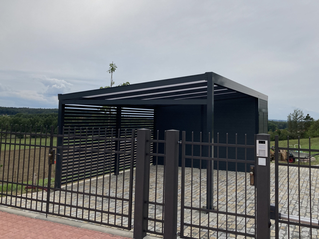 Bezúdržbové bydlení: proč kombinovat garážové stání z hliníku s hliníkovým plotem