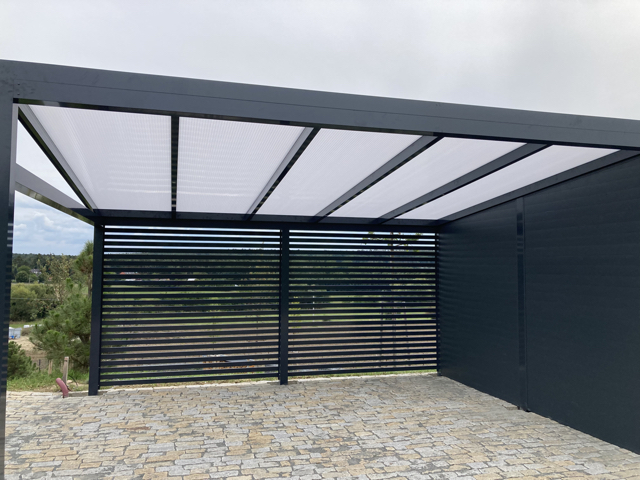 Minimalistické garážové stání pro moderní domy