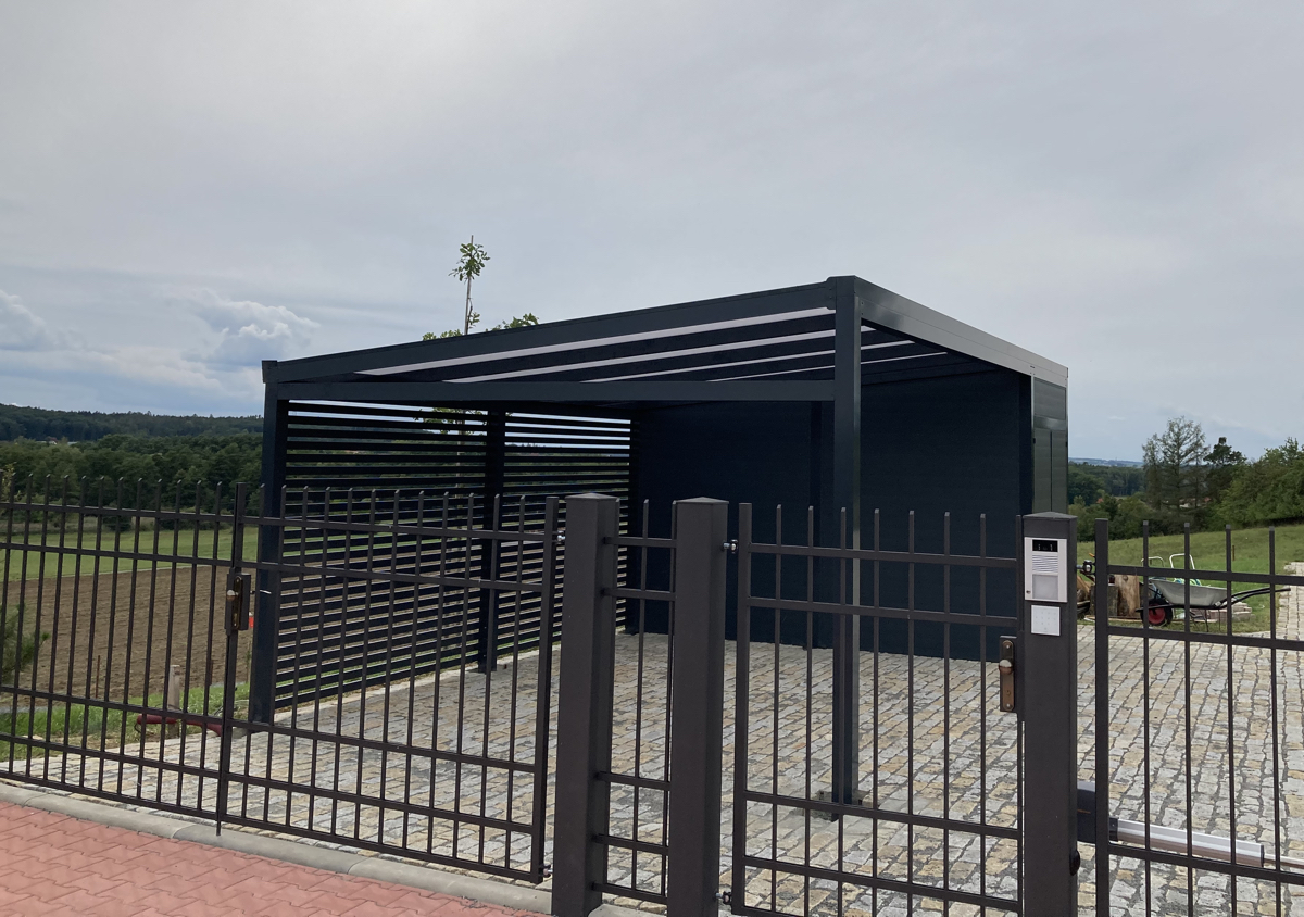 hliníkové garážové stání a hliníkový plot