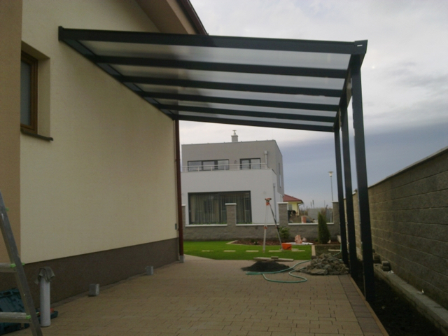 Jak pečovat o polykarbonátovou střechu, aby vydržela roky