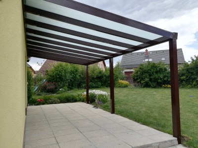 Garážové stání hnědá RAL 8017 500 x 400 cm provedení DELUXE